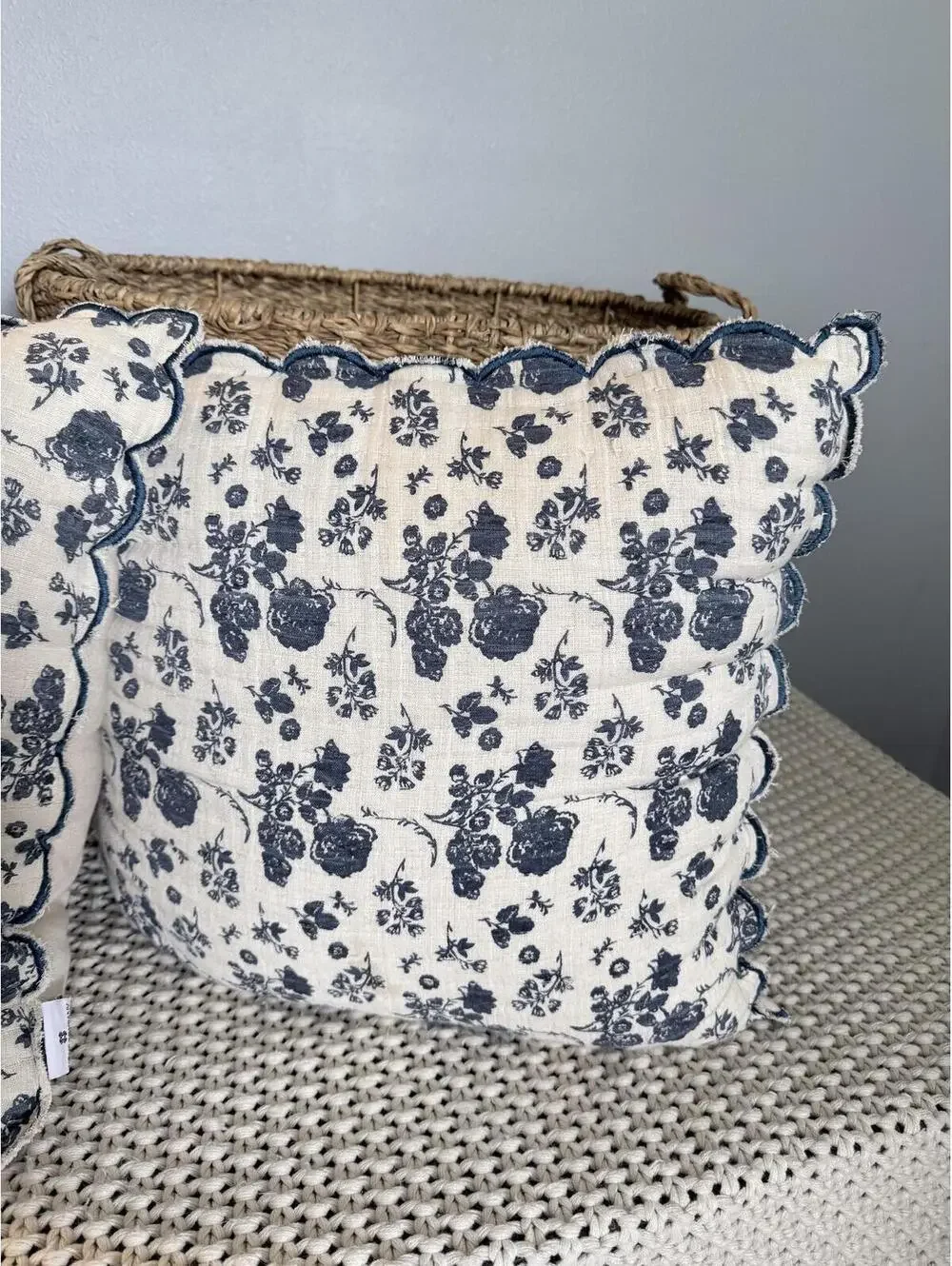 Set of 2 Decorative Floral Pattern Throw Pillows